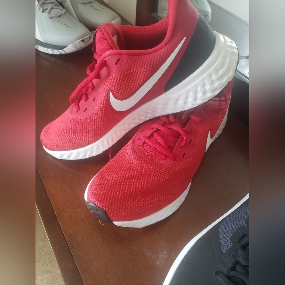 Mens red nikes NWOT